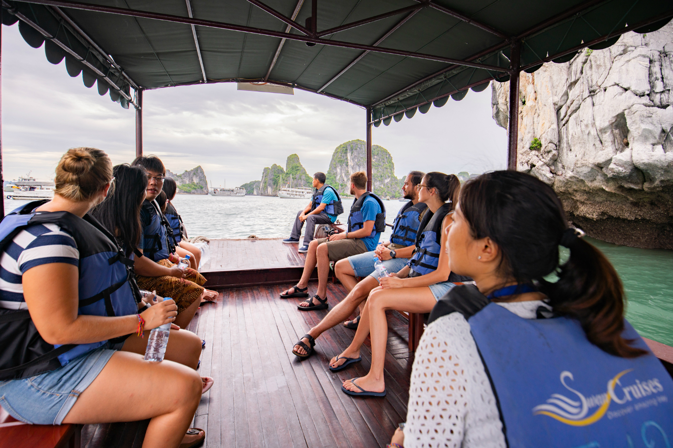 Best Cruise trip in Ha long bay - Swan Cruise