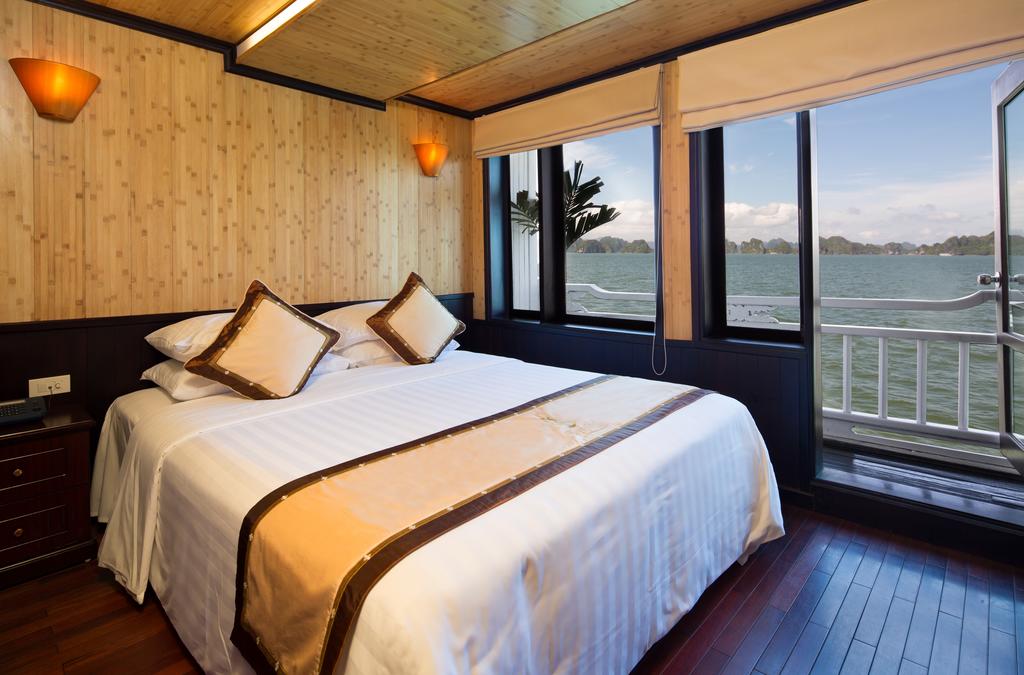 Trip to Ha long bay Syrena Cruises Double room